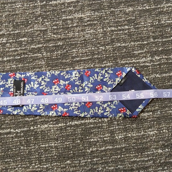 Marko Mikael red berry tie - Picture 5 of 5